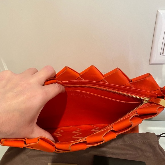 NEW BOTTEGA VENETA clutch/wristlet - Picture 5 of 11